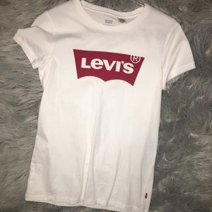 Levi’s tee
